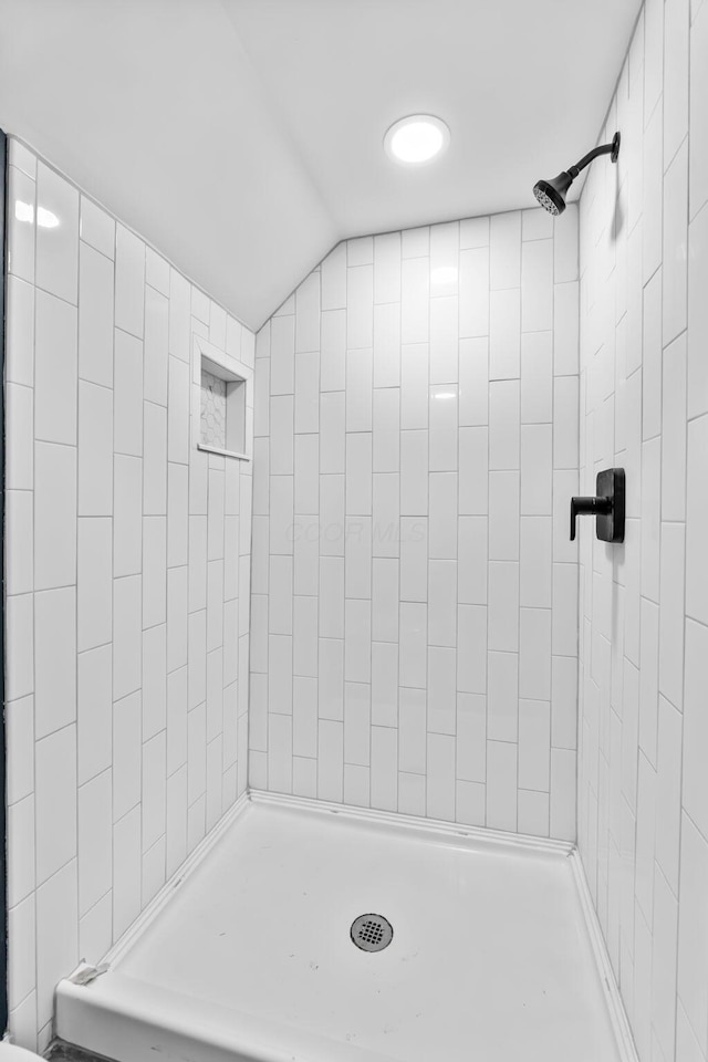 1805 Meriline Ave, Obetz, OH 43207 - bathroom with a tile shower and vaulted ceiling