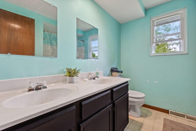 6897 Roundelay Rd N, Reynoldsburg, OH 43068 - full bath featuring toilet, double vanity, a shower with shower curtain, and baseboards
