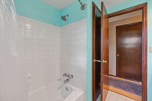 6897 Roundelay Rd N, Reynoldsburg, OH 43068 - bathroom with shower / bathtub combination with curtain