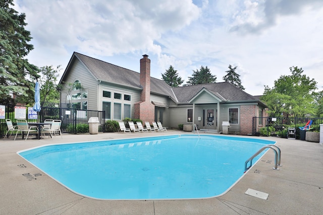 880 Village Brook Way, Columbus, OH 43235 - community pool with a patio