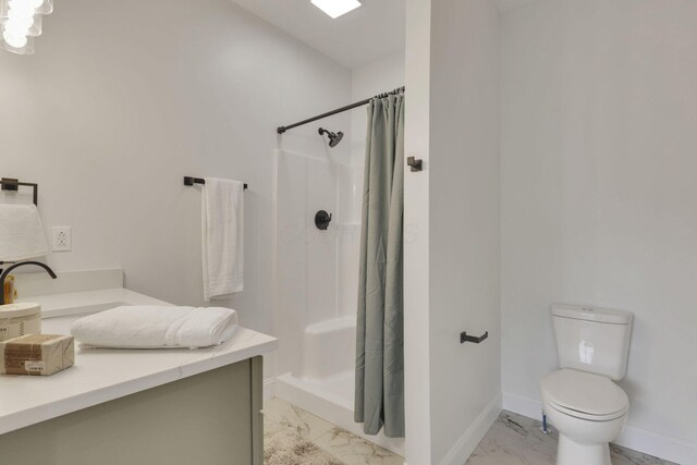 13081 Dogwood Rd NE, Thornville, OH 43076 - full bathroom featuring marble finish flooring, baseboards, vanity, a shower with curtain, and toilet