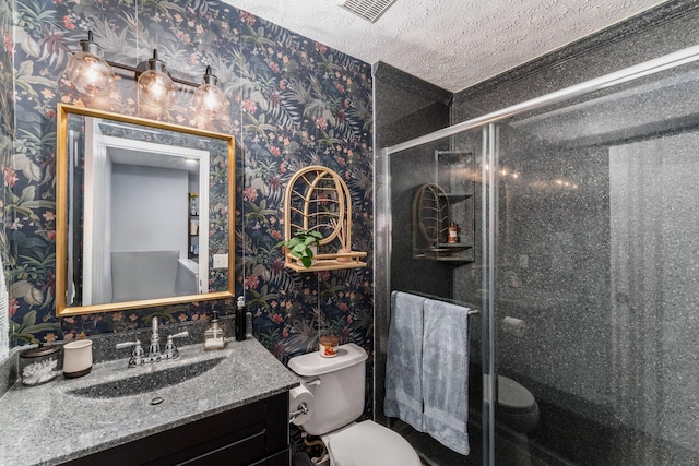 7765 Lantana Ave Unit 164, Blacklick, OH 43004 - bathroom with wallpapered walls, toilet, vanity, a shower stall, and a textured ceiling