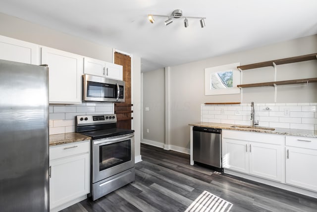 638 Stewart Ave, Columbus, OH 43206 - kitchen with appliances with stainless steel finishes, a sink, backsplash, and white cabinets