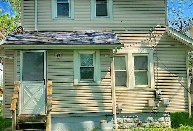 1403 Genessee Ave, Columbus, OH 43211 - view of side of home featuring entry steps and a shingled roof