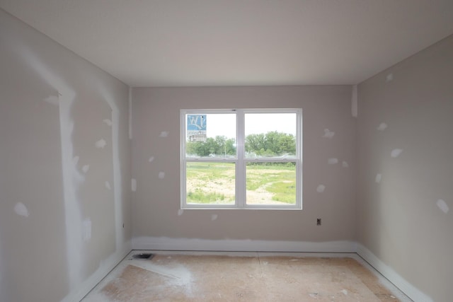 979 Heimat Haus Dr, Grove City, OH 43123 - spare room featuring baseboards