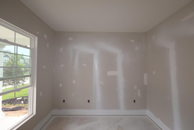979 Heimat Haus Dr, Grove City, OH 43123 - empty room featuring baseboards