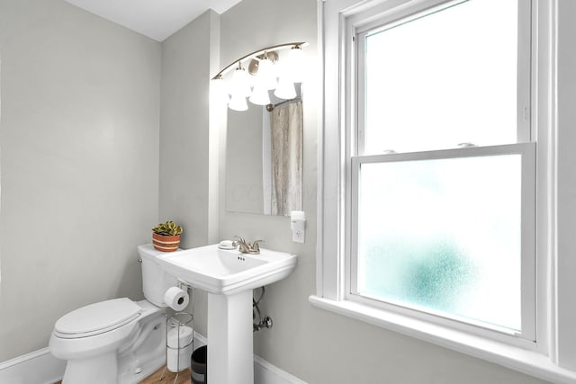 1450 Haines Ave, Columbus, OH 43212 - bathroom with healthy amount of natural light, toilet, and baseboards