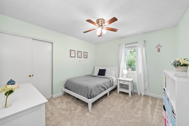 3567 Rochfort Bridge Dr, Columbus, OH 43221 - bedroom with light colored carpet, a closet, baseboards, a ceiling fan, and a textured ceiling