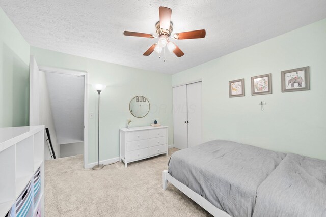 3567 Rochfort Bridge Dr, Columbus, OH 43221 - bedroom with light carpet, a closet, ceiling fan, and a textured ceiling