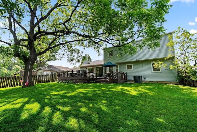 3567 Rochfort Bridge Dr, Columbus, OH 43221 - view of yard with central AC unit and a deck