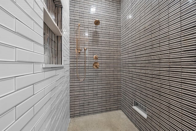 3226 Bean Oller Rd, Delaware, OH 43015 - bathroom with tiled shower