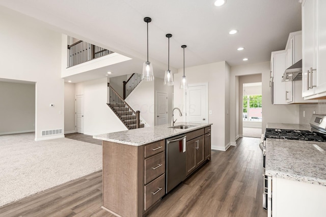 7014 Aster Way, Plain City, OH 43064 - kitchen featuring appliances with stainless steel finishes, a sink, baseboards, recessed lighting, and dark wood-style floors