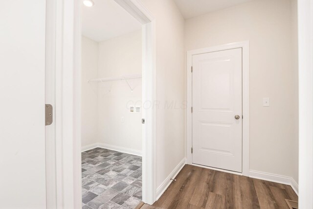 7014 Aster Way, Plain City, OH 43064 - laundry area featuring baseboards