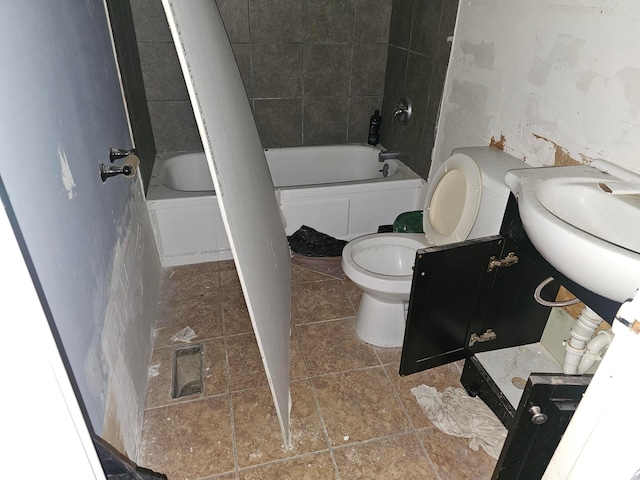 2886 E 6th Ave, Columbus, OH 43219 - bathroom featuring toilet, vanity, and bathtub / shower combination