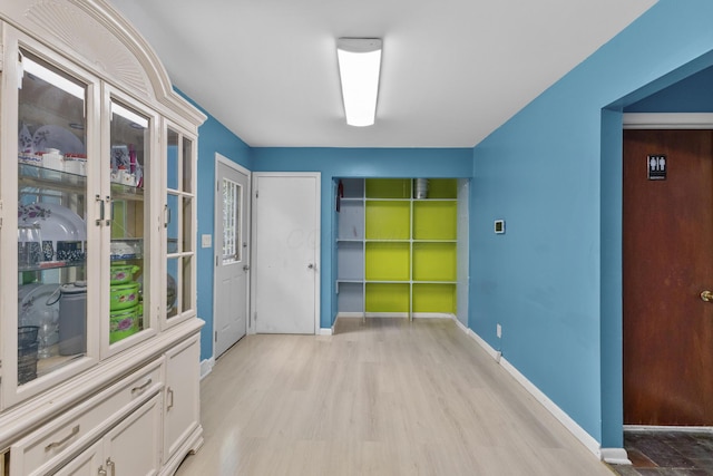 5280 Elmhurst Ave, Columbus, OH 43231 - empty room featuring light wood-type flooring and baseboards