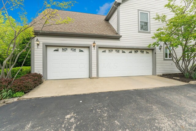 5103 Johnstown Alexandria Rd, Johnstown, OH 43031 - garage featuring driveway