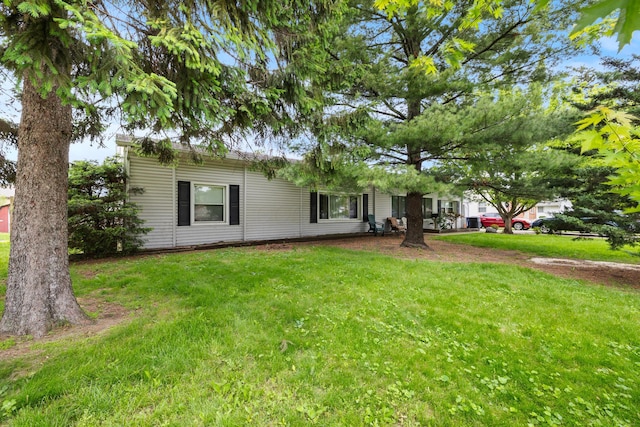 963 Erickson Ave, Columbus, OH 43227 - back of property with a lawn