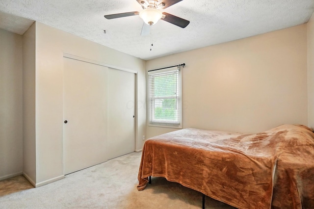 2517 Slateshire Dr, Dublin, OH 43016 - bedroom with light colored carpet, a closet, ceiling fan, and a textured ceiling