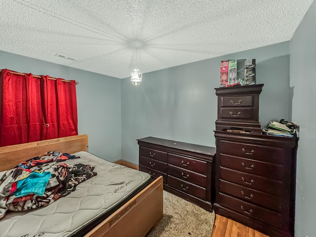 435 Alison Ct, Lancaster, OH 43130 - bedroom with a textured ceiling