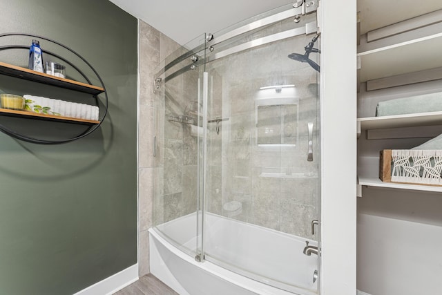 211 Guernsey Ave, Columbus, OH 43204 - full bath with bath / shower combo with glass door, baseboards, and wood finished floors