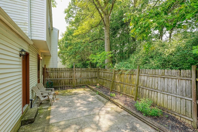 7581-7583 Pickett Ln Unit 83, Columbus, OH 43235 - fenced backyard with a patio