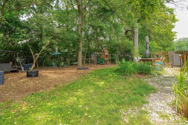 7581-7583 Pickett Ln Unit 83, Columbus, OH 43235 - view of yard featuring a playground