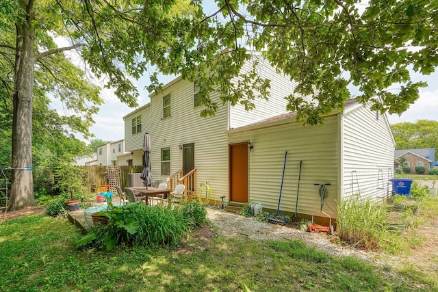 7581-7583 Pickett Ln Unit 83, Columbus, OH 43235 - back of property with entry steps and a patio