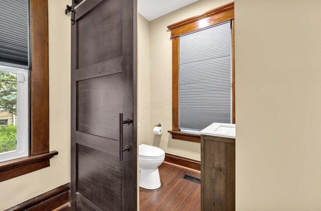 540 Linwood Ave, Columbus, OH 43205 - bathroom featuring wood finished floors, toilet, baseboards, and vanity