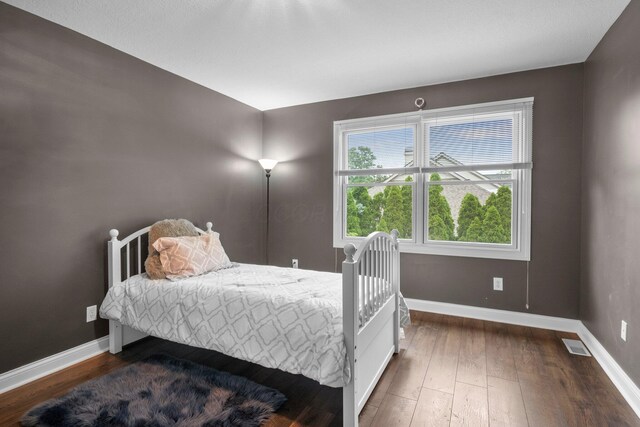 6034 Heritage View Ct, Hilliard, OH 43026 - bedroom with baseboards and wood-type flooring