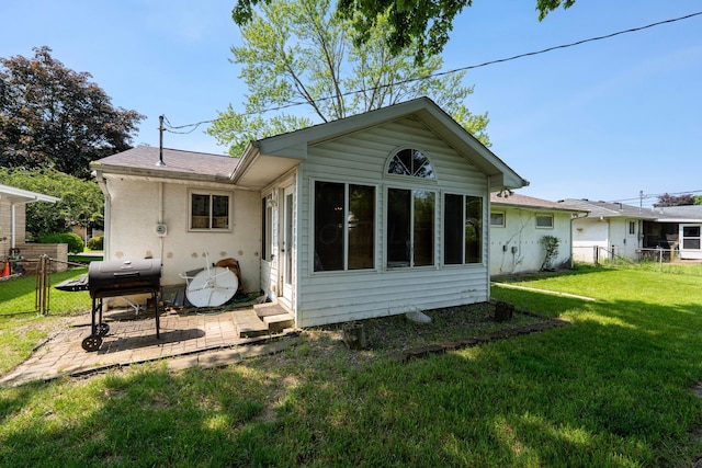 958 Janet Dr, Columbus, OH 43224 - back of property featuring a patio