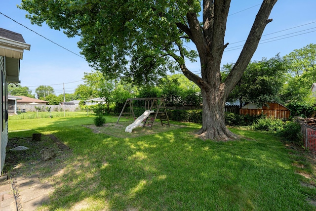 958 Janet Dr, Columbus, OH 43224 - view of yard with a playground