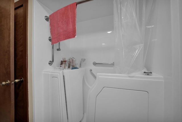7682 Northridge Rd, Johnstown, OH 43031 - full bath featuring washer / clothes dryer