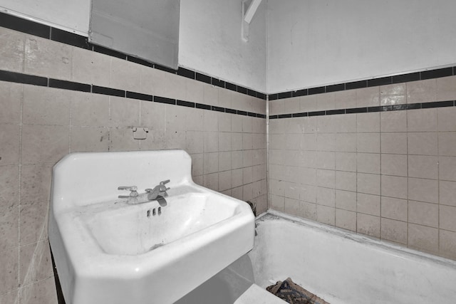 7682 Northridge Rd, Johnstown, OH 43031 - full bathroom with tile walls, a sink, and a tub