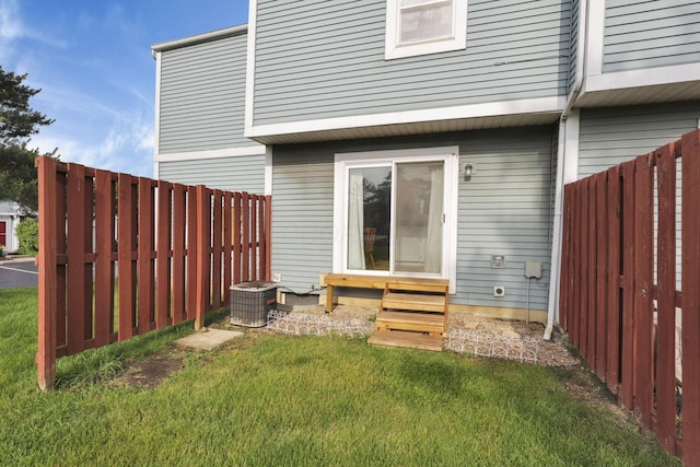 991 Annagladys Dr Unit R4, Columbus, OH 43085 - rear view of house with entry steps and cooling unit