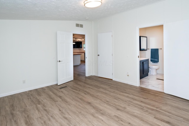 160 Cliff St, Buckeye Lake, OH 43008 - unfurnished room featuring light wood-type flooring and a textured ceiling