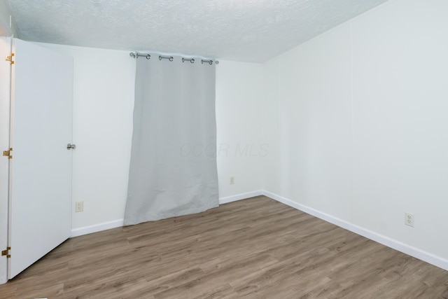 160 Cliff St, Buckeye Lake, OH 43008 - empty room with wood finished floors and a textured ceiling