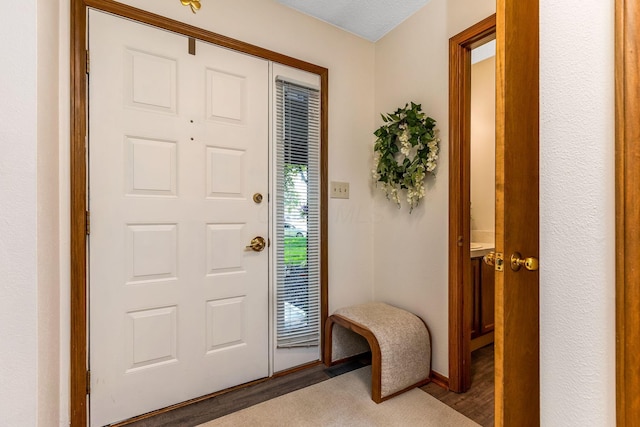 7179 Inverness Ct, Dublin, OH 43016 - entryway with baseboards