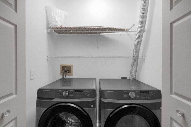 6221 Craughwell Ln, Dublin, OH 43017 - laundry area with washing machine and clothes dryer