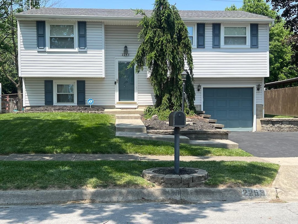 2253 Topaz Dr, Grove City, OH 43123 - split foyer home with a garage and driveway