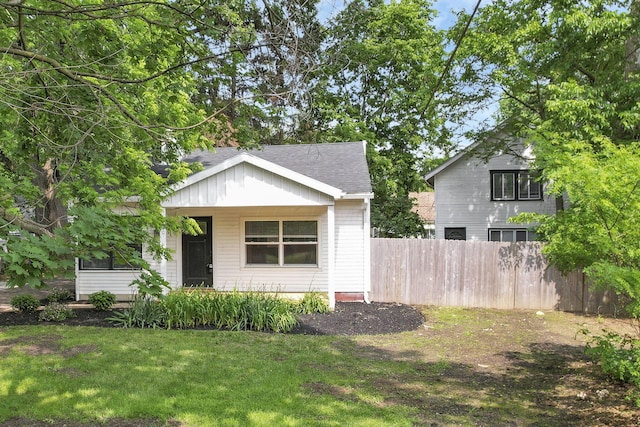 960 College Ave, Columbus, OH 43209 - view of front of home featuring a shingled roof