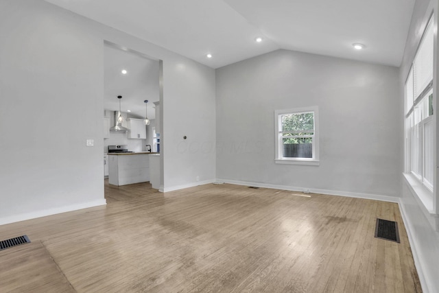 960 College Ave, Columbus, OH 43209 - unfurnished living room featuring plenty of natural light, lofted ceiling, light wood-style flooring, recessed lighting, and baseboards