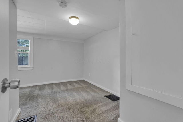 960 College Ave, Columbus, OH 43209 - carpeted spare room featuring a smoke detector and baseboards