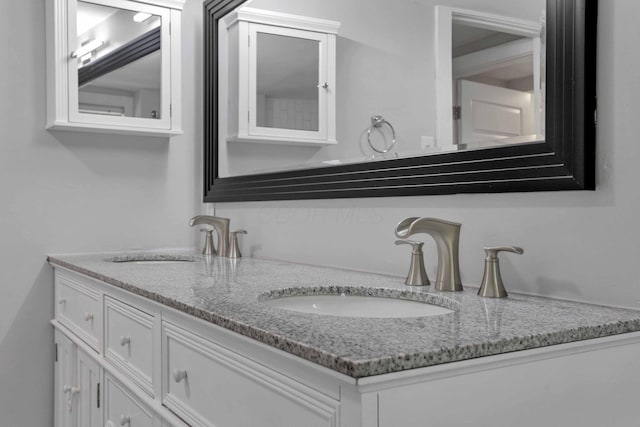 960 College Ave, Columbus, OH 43209 - full bath featuring double vanity