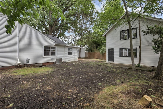 960 College Ave, Columbus, OH 43209 - view of yard with central air condition unit