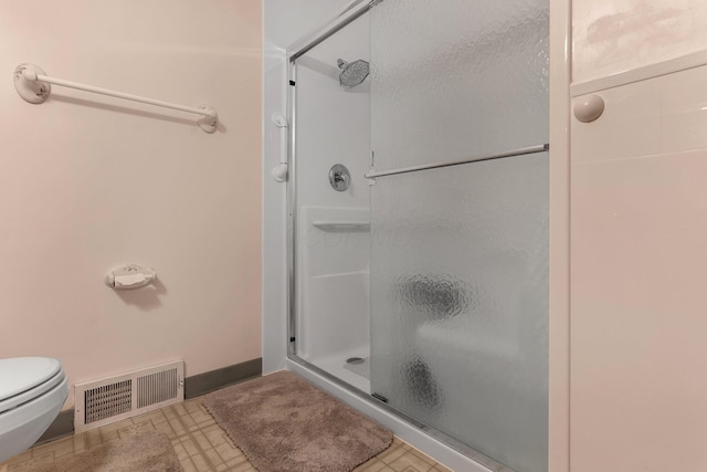 3723 Klibreck Dr, Columbus, OH 43228 - bathroom featuring a shower stall, toilet, and baseboards