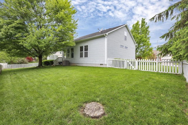 1015 Harborton Dr, Columbus, OH 43228 - view of yard featuring central AC