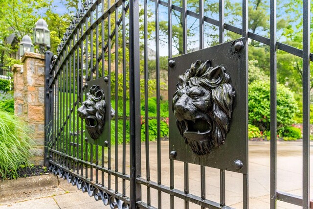 14 Lyonsgate Rd, Bexley, OH 43209 - view of gate