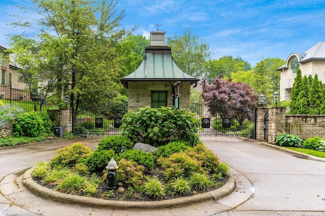14 Lyonsgate Rd, Bexley, OH 43209 - view of property's community with a gate