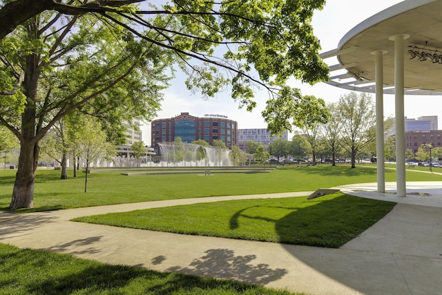 1 Miranova Pl Unit 1225, Columbus, OH 43215 - surrounding community featuring a lawn