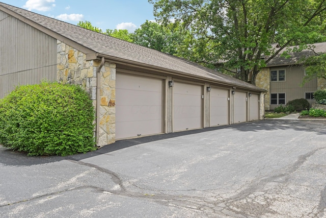 3137 Griggsview Ct Unit 3137, Columbus, OH 43221 - view of garage